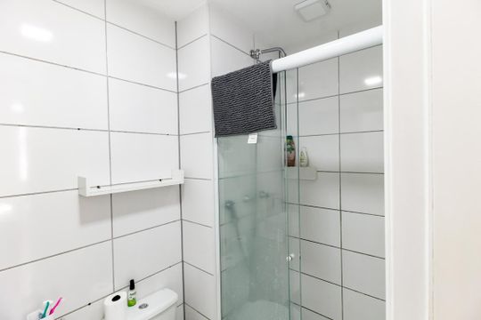 Banheiro de apartamento para alugar com 2 quartos, 42m² em Parque Reboucas, São Paulo
