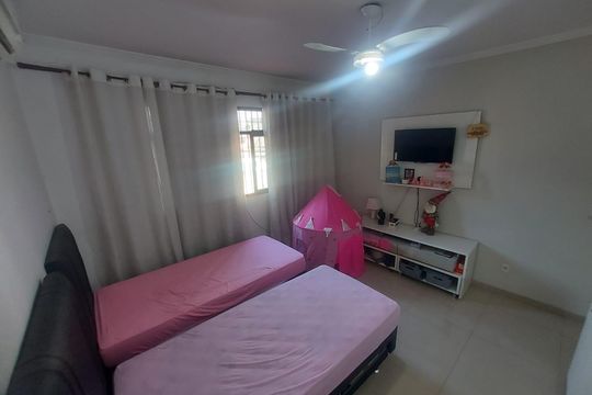 Quarto 2 de casa à venda com 3 quartos, 240m² em Jardim América, Rio de Janeiro