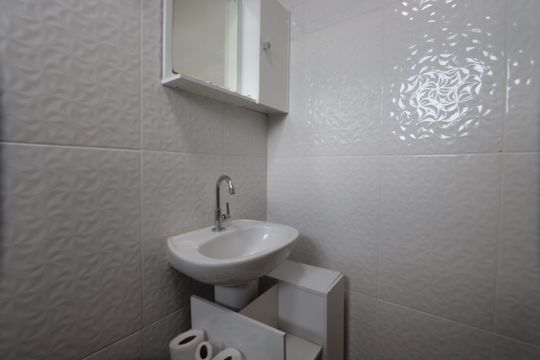 Banheiro de kitnet/studio para alugar com 1 quarto, 30m² em Vila Oratorio, São Paulo