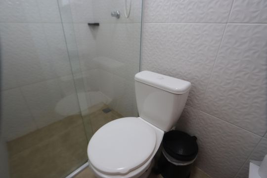 Banheiro de kitnet/studio para alugar com 1 quarto, 30m² em Vila Oratorio, São Paulo