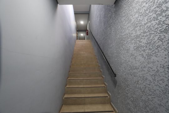 Escadas de kitnet/studio para alugar com 1 quarto, 30m² em Vila Oratorio, São Paulo