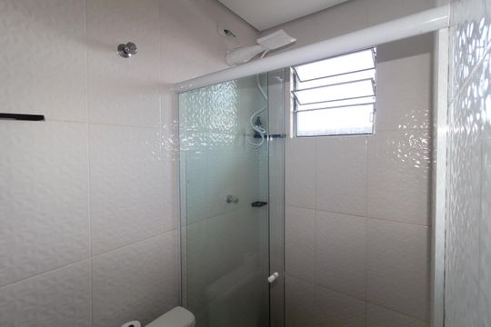 Banheiro de kitnet/studio para alugar com 1 quarto, 30m² em Vila Oratorio, São Paulo