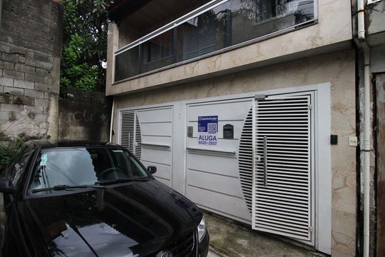 Fachada de casa para alugar com 1 quarto, 36m² em Jardim Gianetti, São Paulo