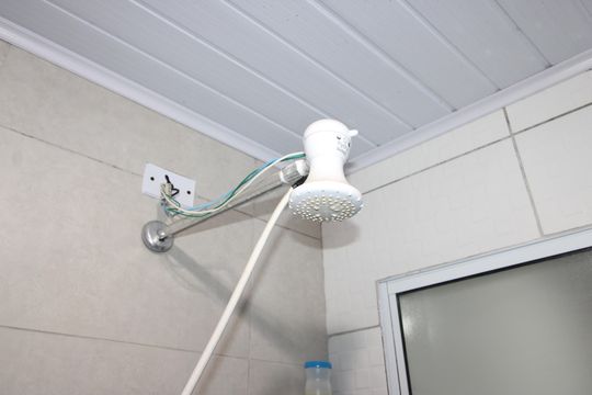 Banheiro de casa para alugar com 1 quarto, 36m² em Jardim Gianetti, São Paulo