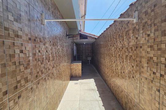 Quintal de casa para alugar com 2 quartos, 98m² em Tupi, Praia Grande