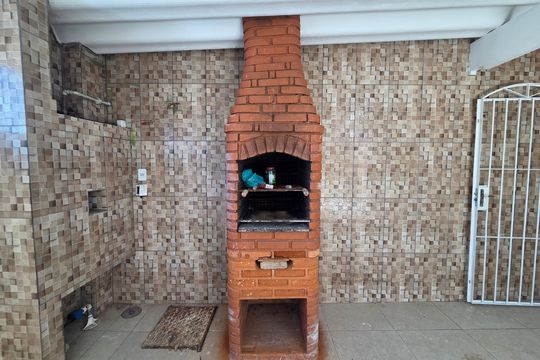 Churrasqueira de casa para alugar com 2 quartos, 98m² em Tupi, Praia Grande