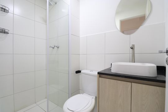 Banheiro de apartamento à venda com 2 quartos, 38m² em  Água Branca, São Paulo