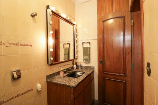 Banheiro da Suíte 1 de casa à venda com 2 quartos, 470m² em Jardim Sao Bento, São Paulo