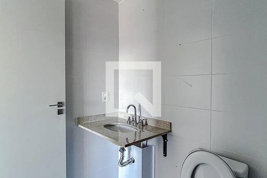 Banheiro de apartamento para alugar com 2 quartos, 65m² em Chácara Seis de Outubro, São Paulo