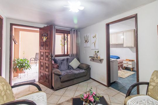 Sala de casa à venda com 2 quartos, 300m² em Medianeira, Porto Alegre