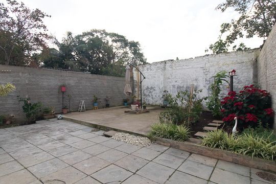 Quintal de casa à venda com 2 quartos, 300m² em Medianeira, Porto Alegre