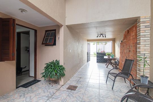 Entrada de casa à venda com 2 quartos, 300m² em Medianeira, Porto Alegre