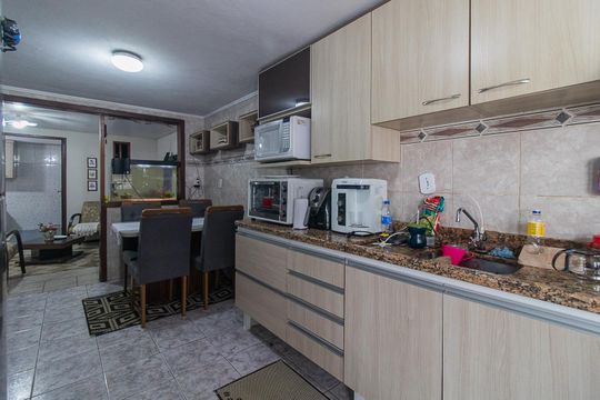 Cozinha de casa à venda com 2 quartos, 300m² em Medianeira, Porto Alegre