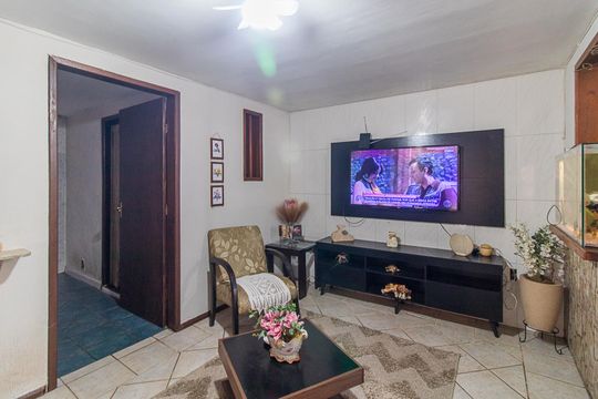 Sala de casa à venda com 2 quartos, 300m² em Medianeira, Porto Alegre