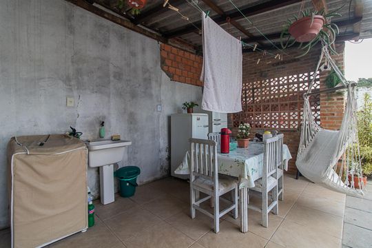 Quintal de casa à venda com 2 quartos, 300m² em Medianeira, Porto Alegre