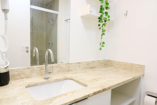 Banheiro Social de kitnet/studio à venda com 1 quarto, 30m² em Indianópolis, São Paulo