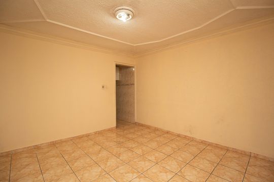 Sala de casa para alugar com 1 quarto, 60m² em Jardim do Tiro, São Paulo