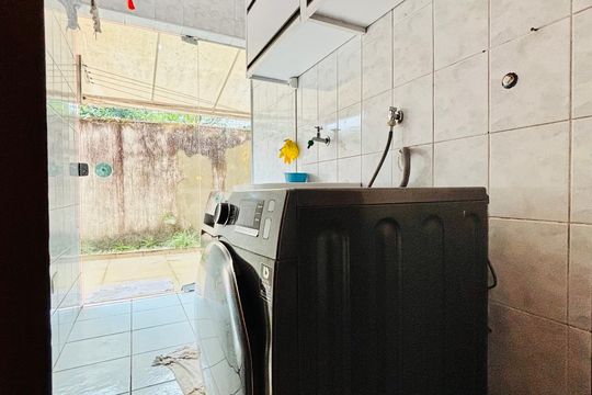 Área de serviço de casa de condomínio para alugar com 4 quartos, 282m² em Residencial Morada dos Pássaros-aldeia da Serra, Barueri