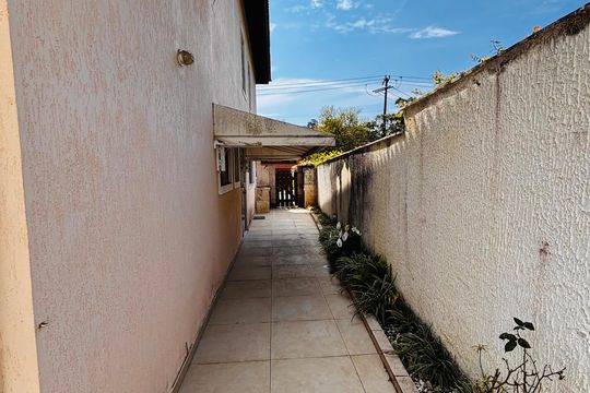 Área externa de casa de condomínio para alugar com 4 quartos, 282m² em Residencial Morada dos Pássaros-aldeia da Serra, Barueri