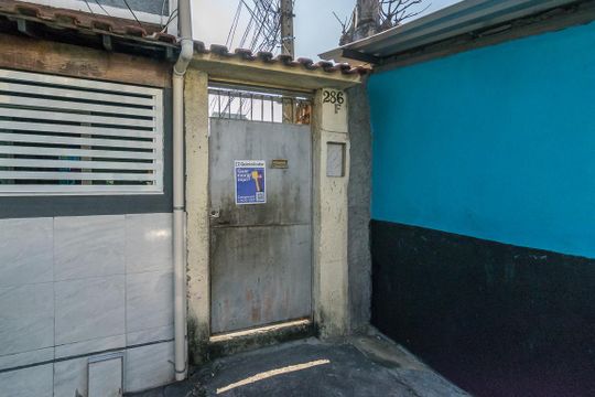 Fachada de casa à venda com 1 quarto, 50m² em Olaria, Rio de Janeiro