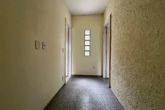Corredor de casa para alugar com 3 quartos, 400m² em Jardim Primavera, Duque de Caxias