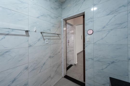 Banheiro de apartamento para alugar com 2 quartos, 86m² em Boqueirão, Santos