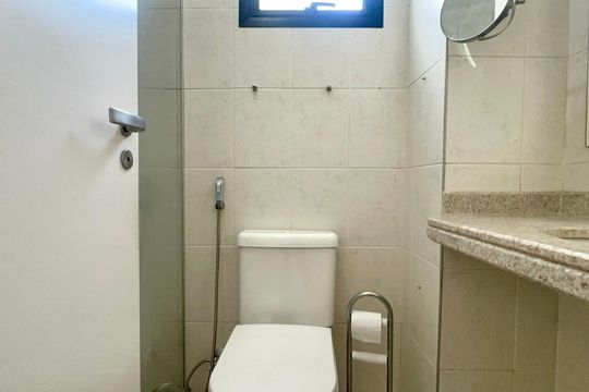 Banheiro de apartamento à venda com 1 quarto, 43m² em Pinheiros, São Paulo