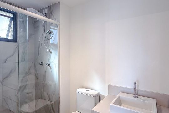 Banheiro de kitnet/studio para alugar com 1 quarto, 36m² em Vila Mariana, São Paulo