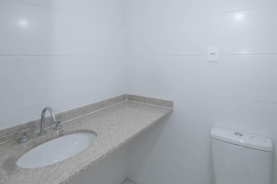 Banheiro de kitnet/studio à venda com 1 quarto, 32m² em Jardim das Acácias, São Paulo