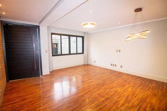 Casa à venda com 2 quartos, 180m² em Campo Belo, São Paulo