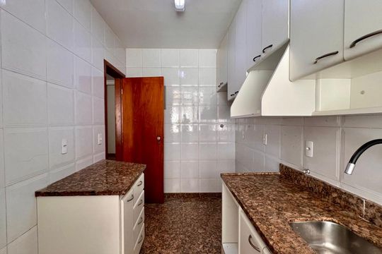 Cozinha de apartamento à venda com 4 quartos, 120m² em Lourdes, Belo Horizonte