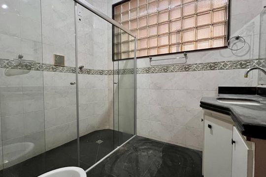 Banheiro de apartamento à venda com 4 quartos, 120m² em Lourdes, Belo Horizonte