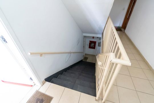 Área comum - Escadas de apartamento para alugar com 2 quartos, 50m² em Parada de Lucas, Rio de Janeiro