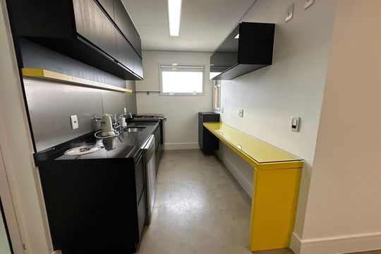 Cozinha de apartamento para alugar com 3 quartos, 107m² em Empresarial 18 do Forte, Barueri