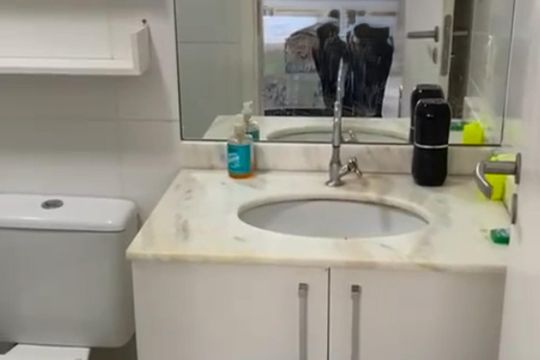 Banheiro de apartamento à venda com 2 quartos, 64m² em Anil, Rio de Janeiro