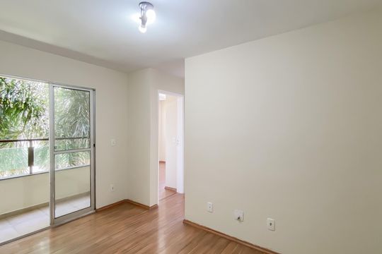 Sala de apartamento para alugar com 2 quartos, 47m² em Jardim Santa Teresinha, São Paulo
