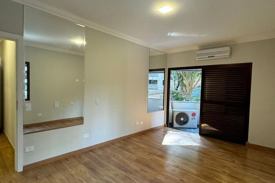 Apartamento para alugar com 4 quartos, 267m² em Jardim Ampliação, São Paulo