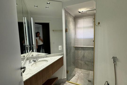 Banheiro Suíte 3 de apartamento à venda com 4 quartos, 267m² em Jardim Ampliação, São Paulo