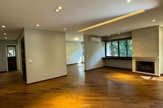 Apartamento para alugar com 4 quartos, 267m² em Jardim Ampliação, São Paulo