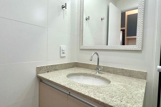 Banheiro de kitnet/studio para alugar com 1 quarto, 23m² em Pinheiros, São Paulo