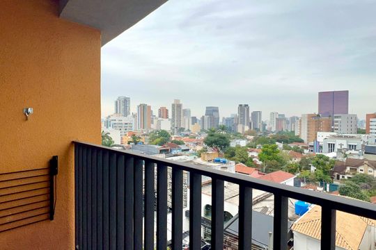 Varanda de kitnet/studio para alugar com 1 quarto, 23m² em Pinheiros, São Paulo