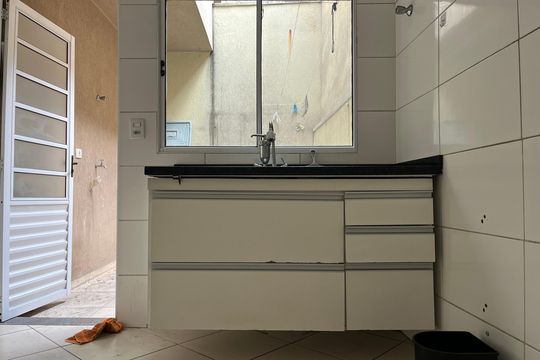 Cozinha - Armários de casa de condomínio para alugar com 2 quartos, 80m² em Vila Mangalot, São Paulo