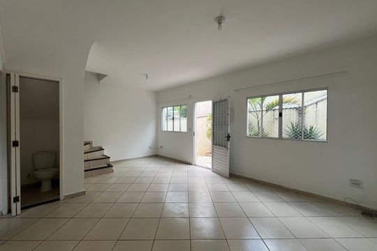 Casa de Condomínio para alugar com 2 quartos, 80m² em Vila Mangalot, São Paulo