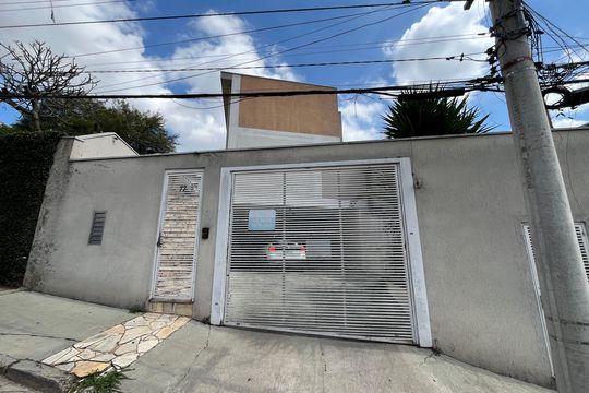Fachada de casa de condomínio para alugar com 2 quartos, 80m² em Vila Mangalot, São Paulo