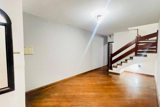 Sala de casa para alugar com 2 quartos, 79m² em Jardim Ester, São Paulo