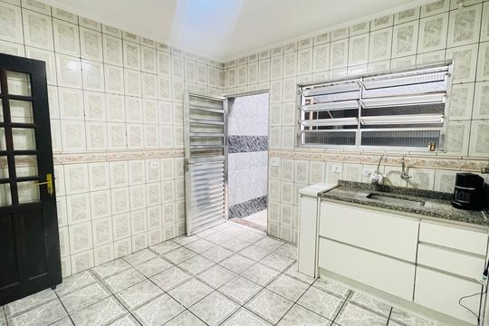 Cozinha de casa para alugar com 2 quartos, 79m² em Jardim Ester, São Paulo