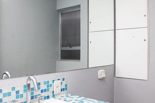 Banheiro  de apartamento à venda com 1 quarto, 139m² em Centro Histórico, Porto Alegre