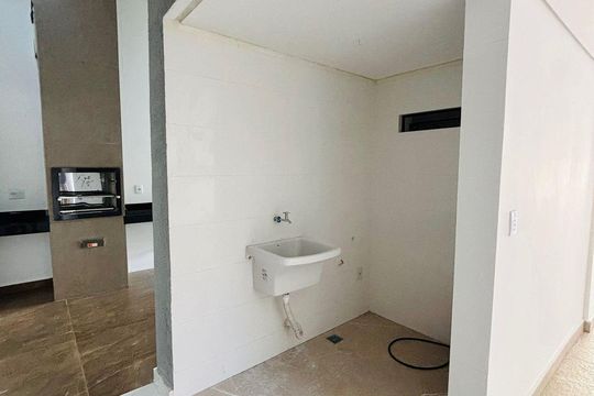 Casa à venda com 3 quartos, 170m² em Cabral, Contagem