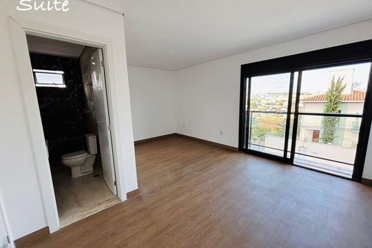 Casa à venda com 3 quartos, 170m² em Cabral, Contagem