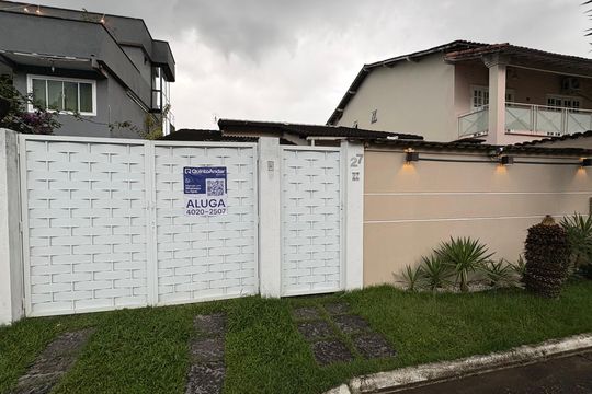 Fachada de casa para alugar com 2 quartos, 270m² em Vargem Grande, Rio de Janeiro